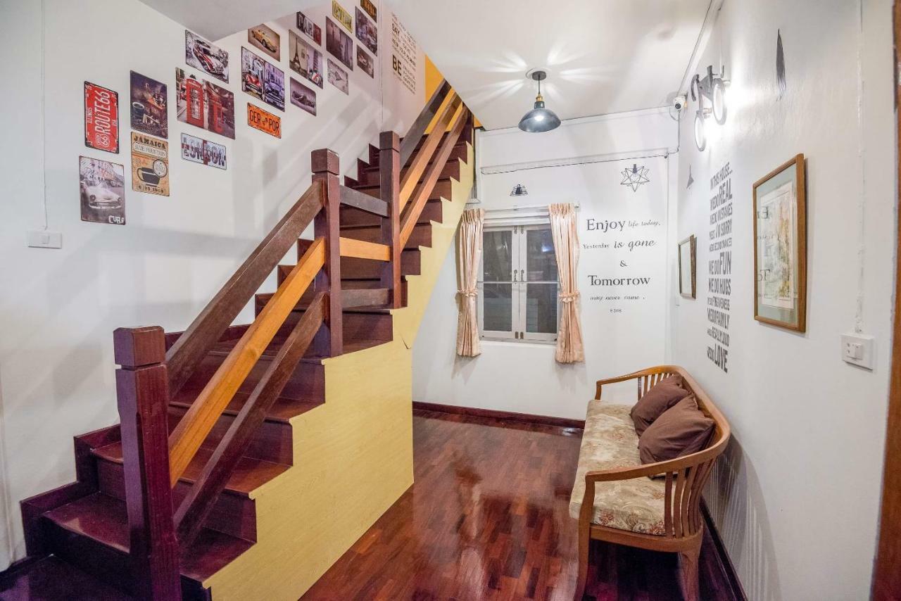 T Smy House Hostel Bangkok Exterior photo